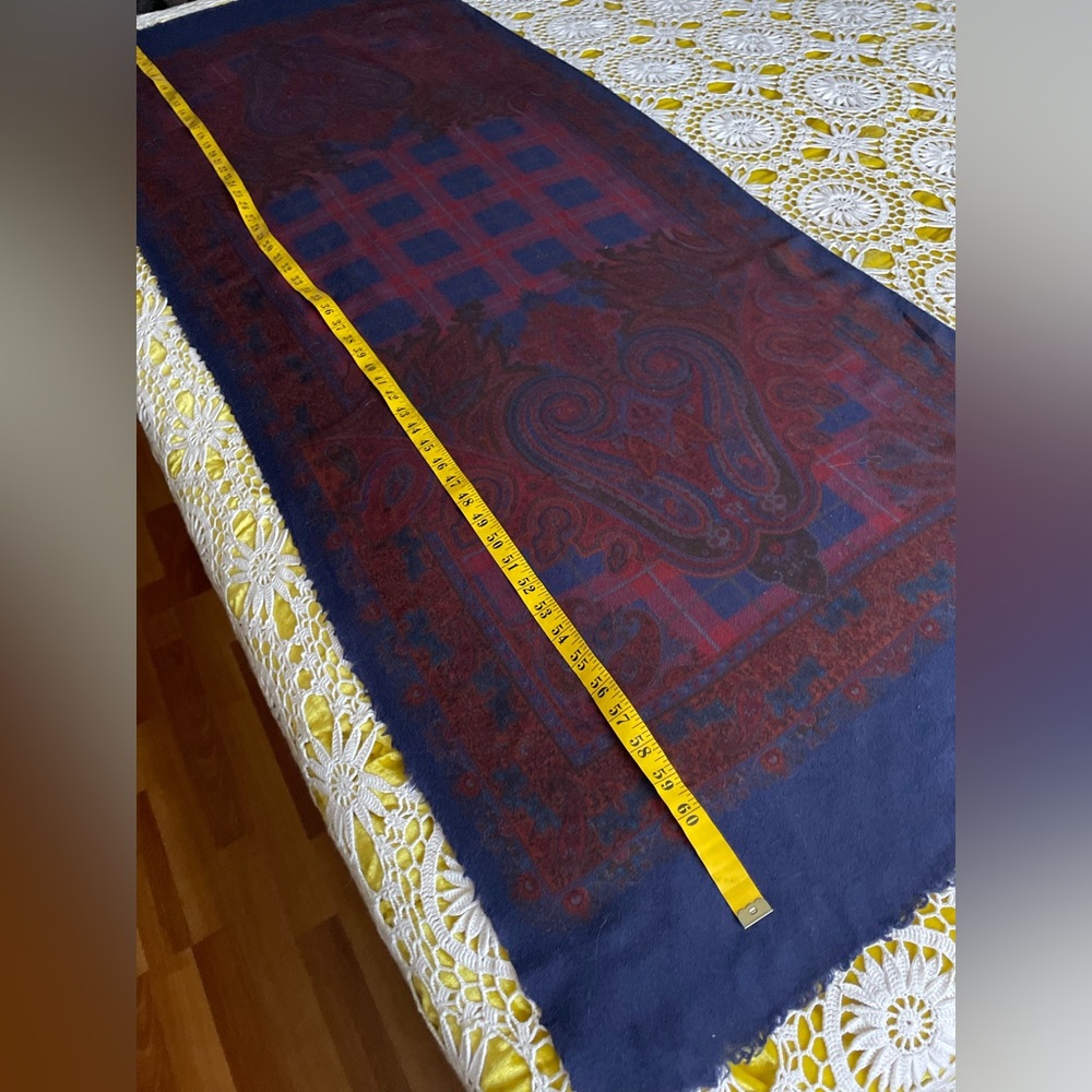 Thin wool scarf - Picture 12 of 13
